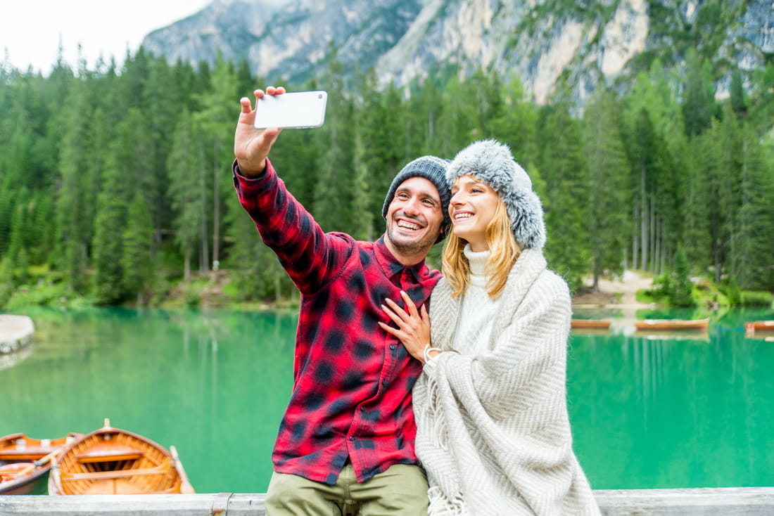 Zwei Reiseblogger schießen selfie